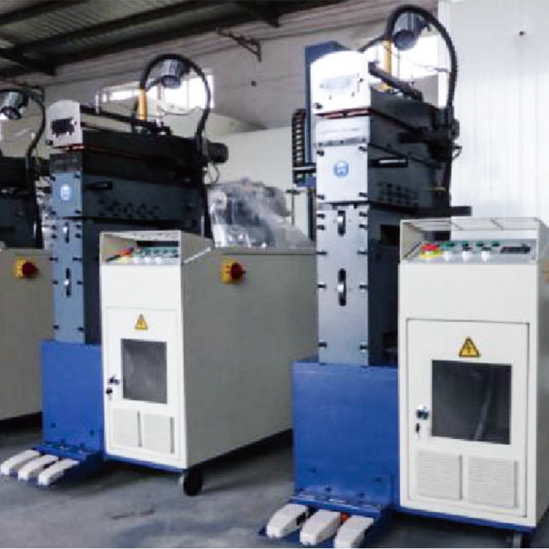 Knip- en stomplasmachine